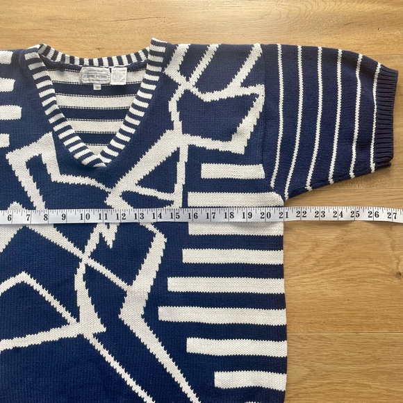 Vintage Jeanne Pierre Navy & White Graphic Knit Top S | Short Sleeve V-Neck - Picture 7 of 8